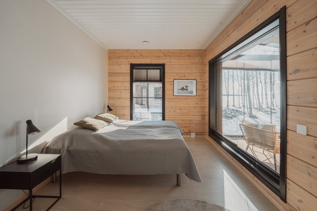 Bedroom with a double bed and a large window to the terrace